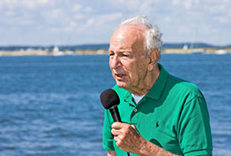 Andrew Arkin speaks at the gathering "All about Andrew"